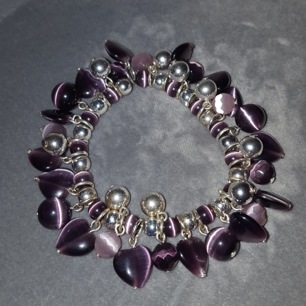 Cute stretch bracelet with glass hearts and silver